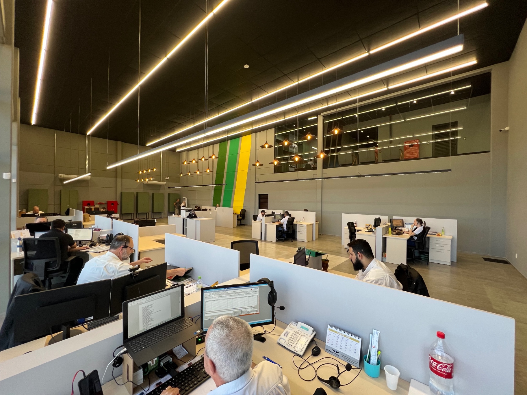 Equipe comercial da Redeparts em atendimento