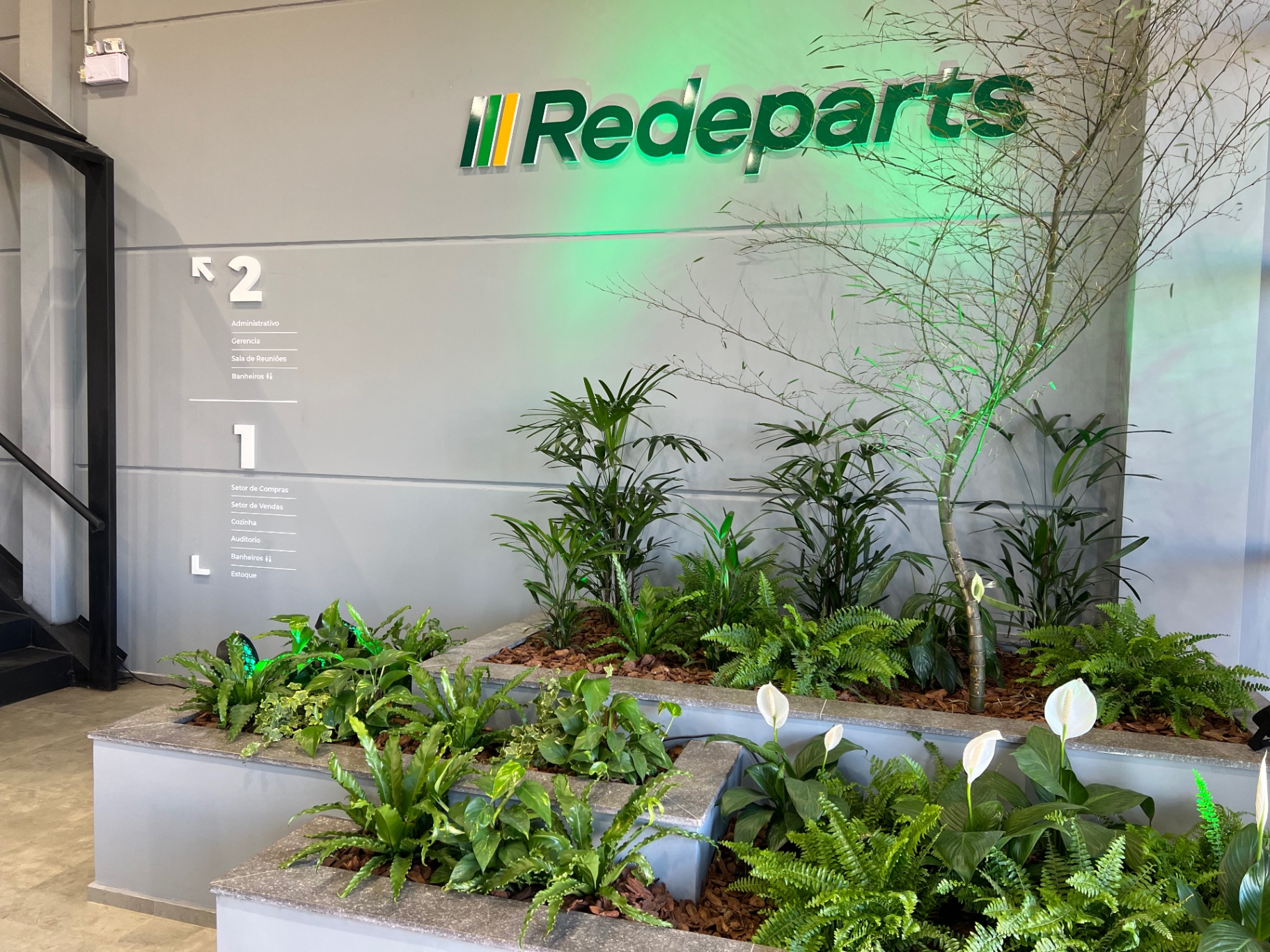 Recepção da Redeparts com jardim interno